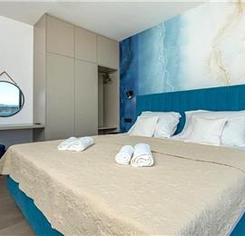 4 bedroom villa with infinity pool and sea views in Crikvencia, Rijeka, sleeps 8
